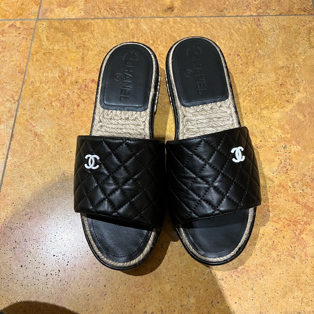 Chanel mules size 40C barely worn Authentic